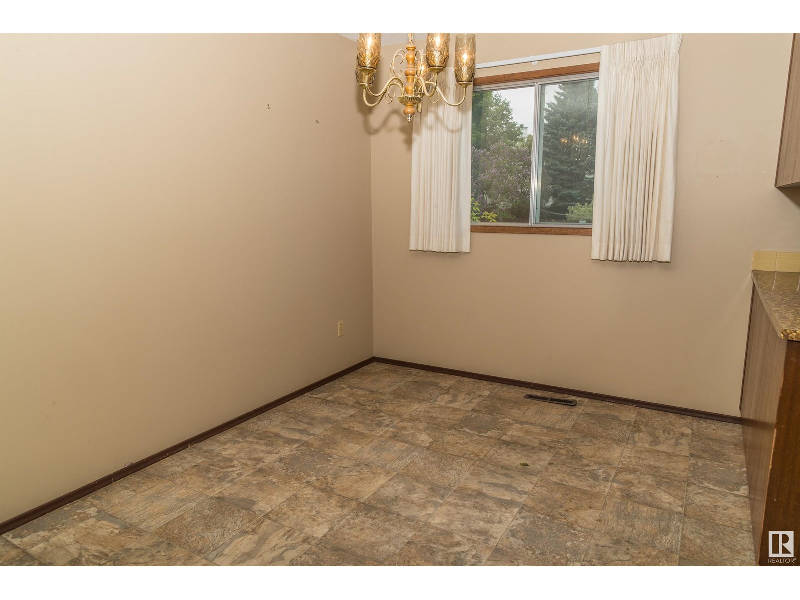 5952 152A AV NW