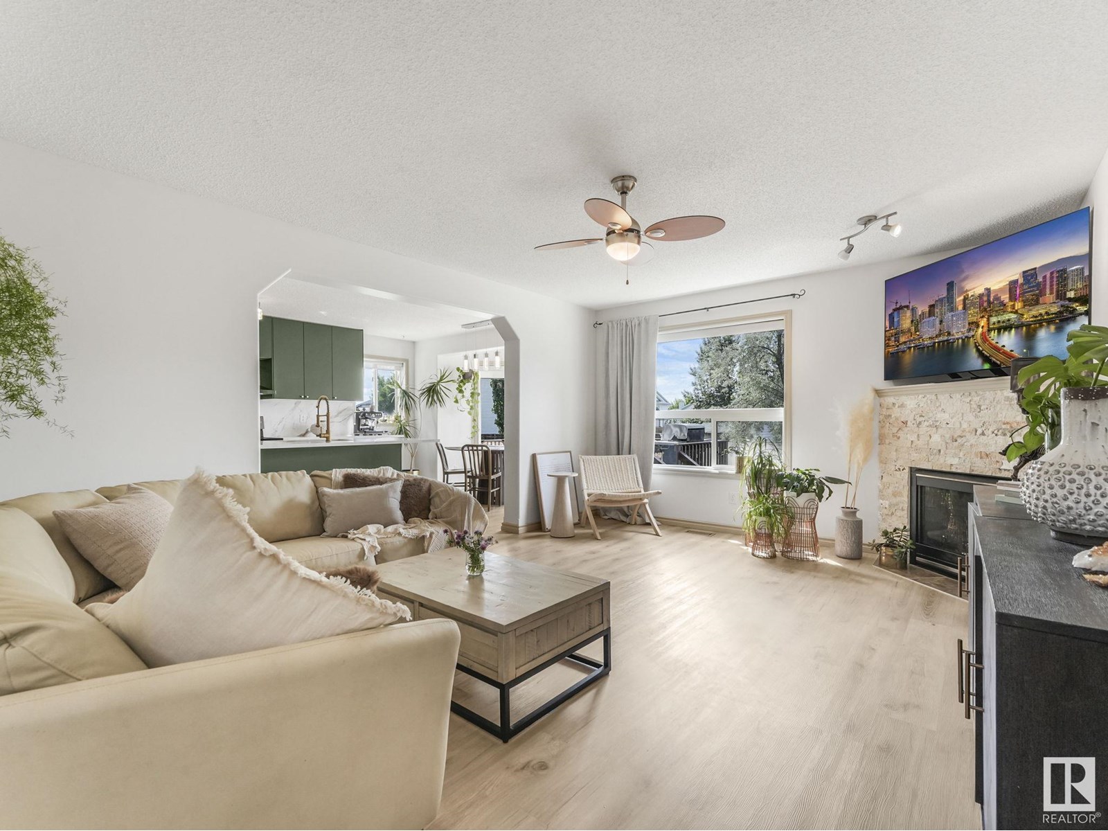 3104 42 ST