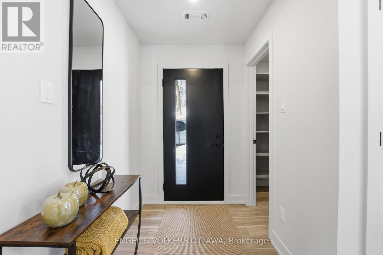 557 BAYVIEW DRIVE