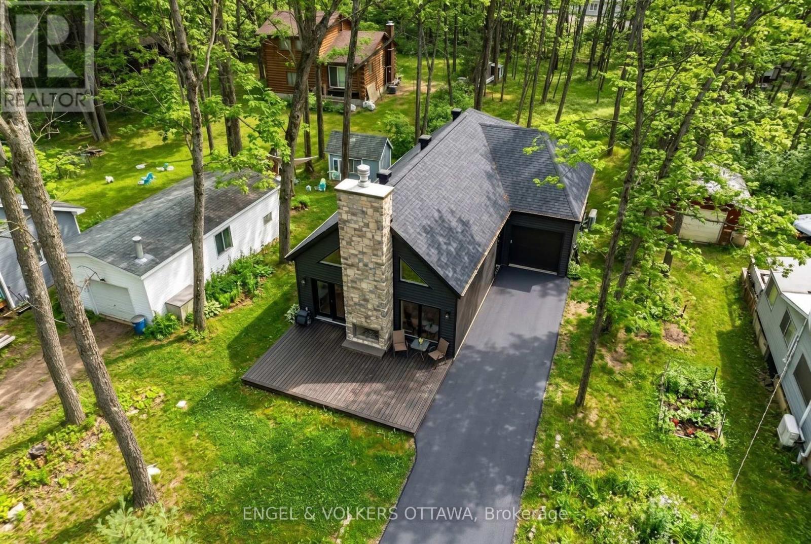 557 BAYVIEW DRIVE