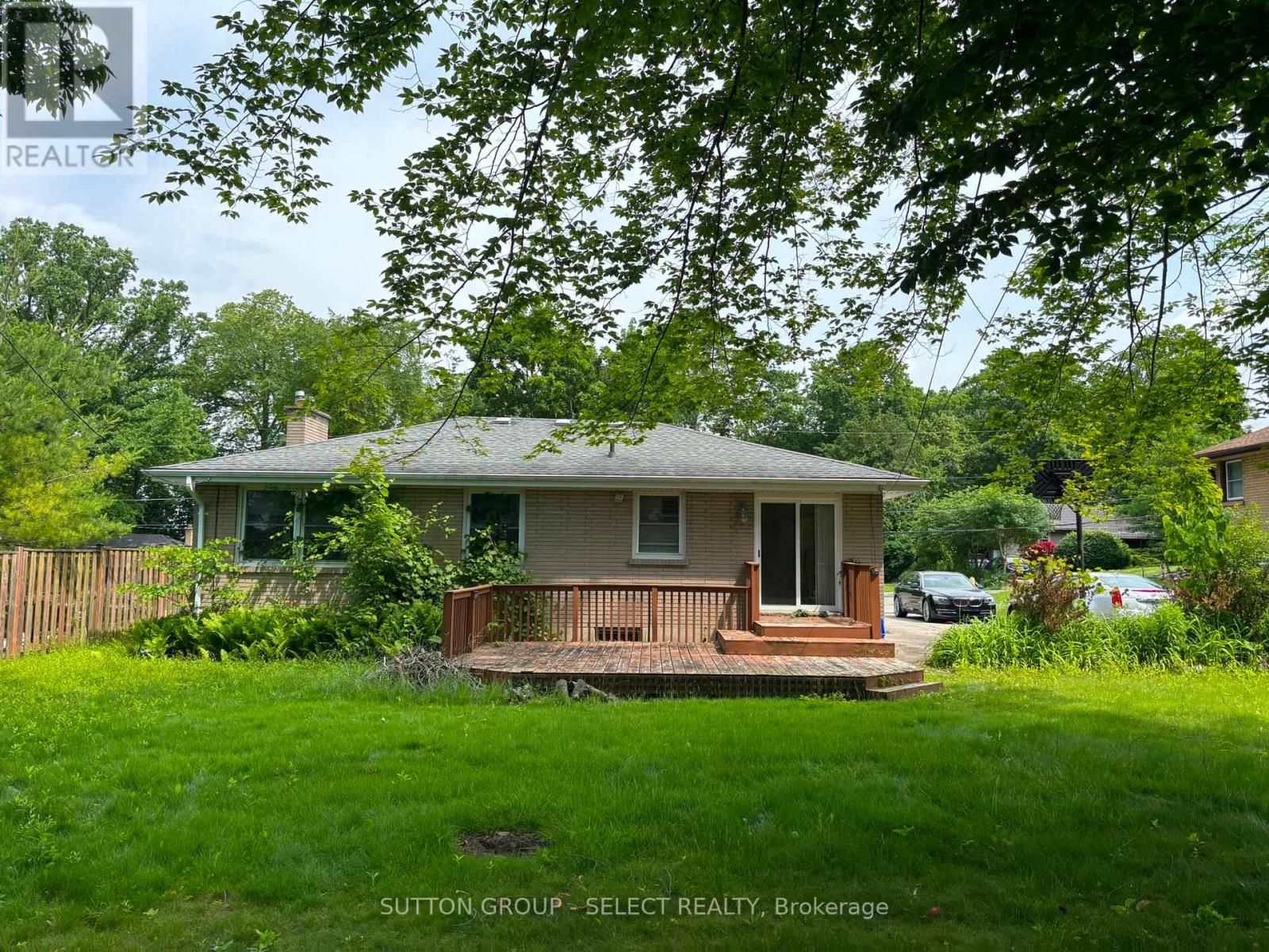 316 RIDGEWOOD CRESCENT
