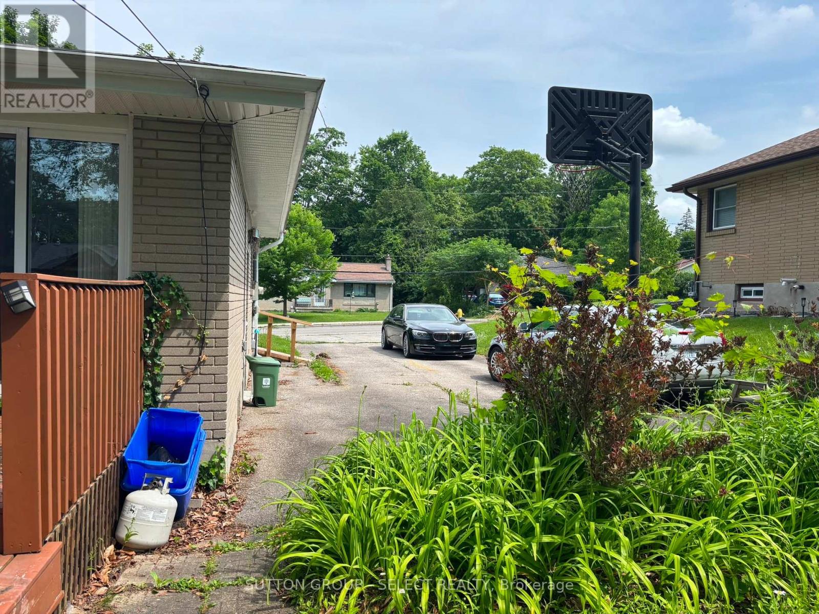 316 RIDGEWOOD CRESCENT