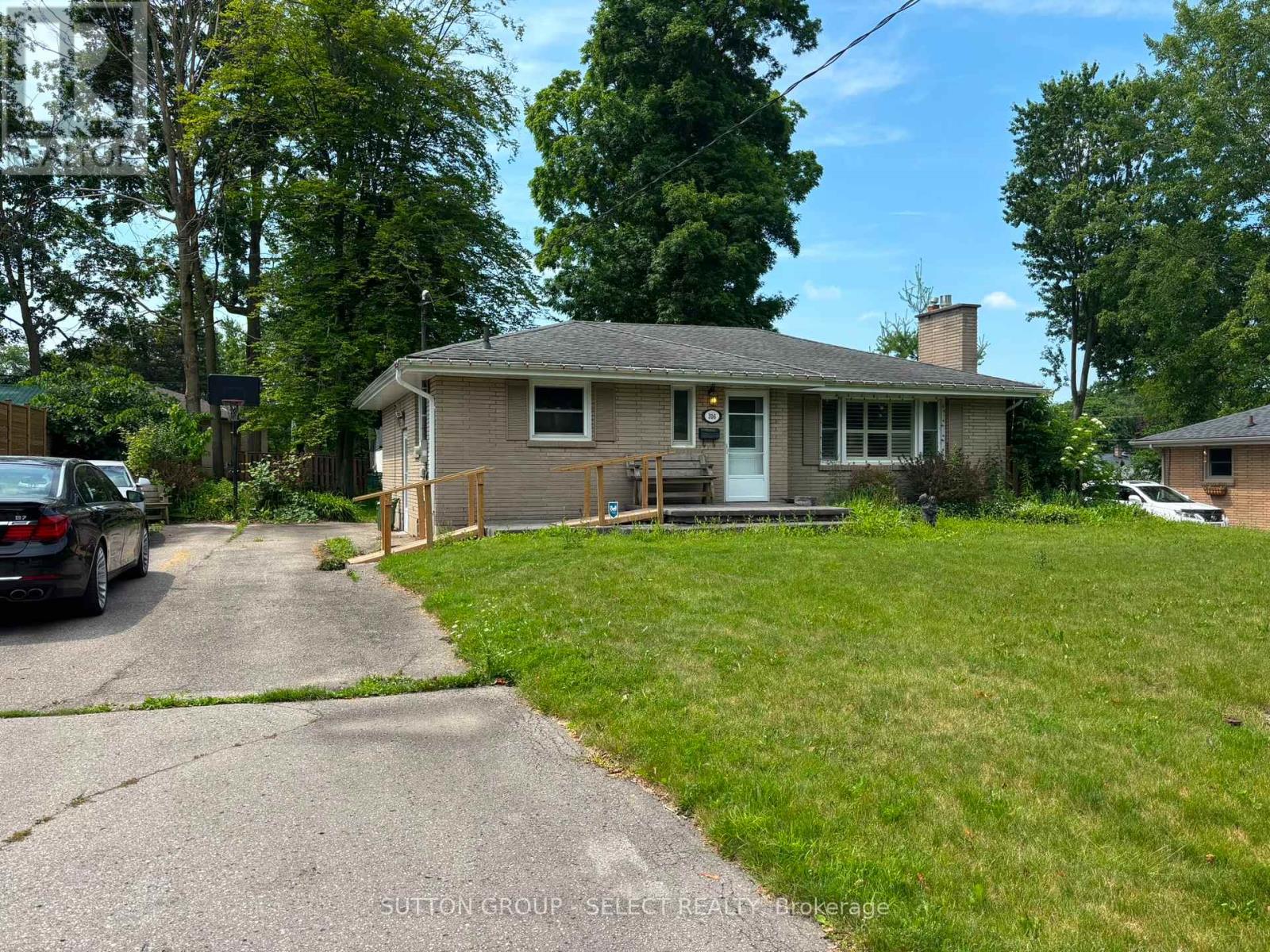 316 RIDGEWOOD CRESCENT