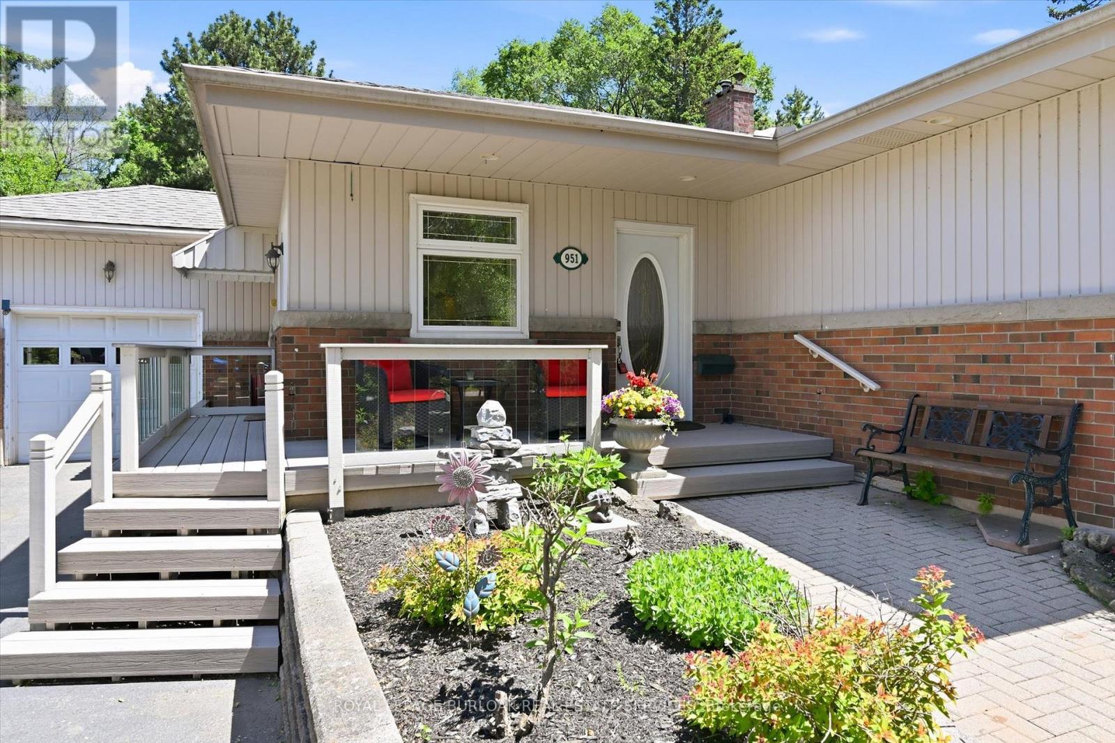 951 CLOVERLEAF DRIVE