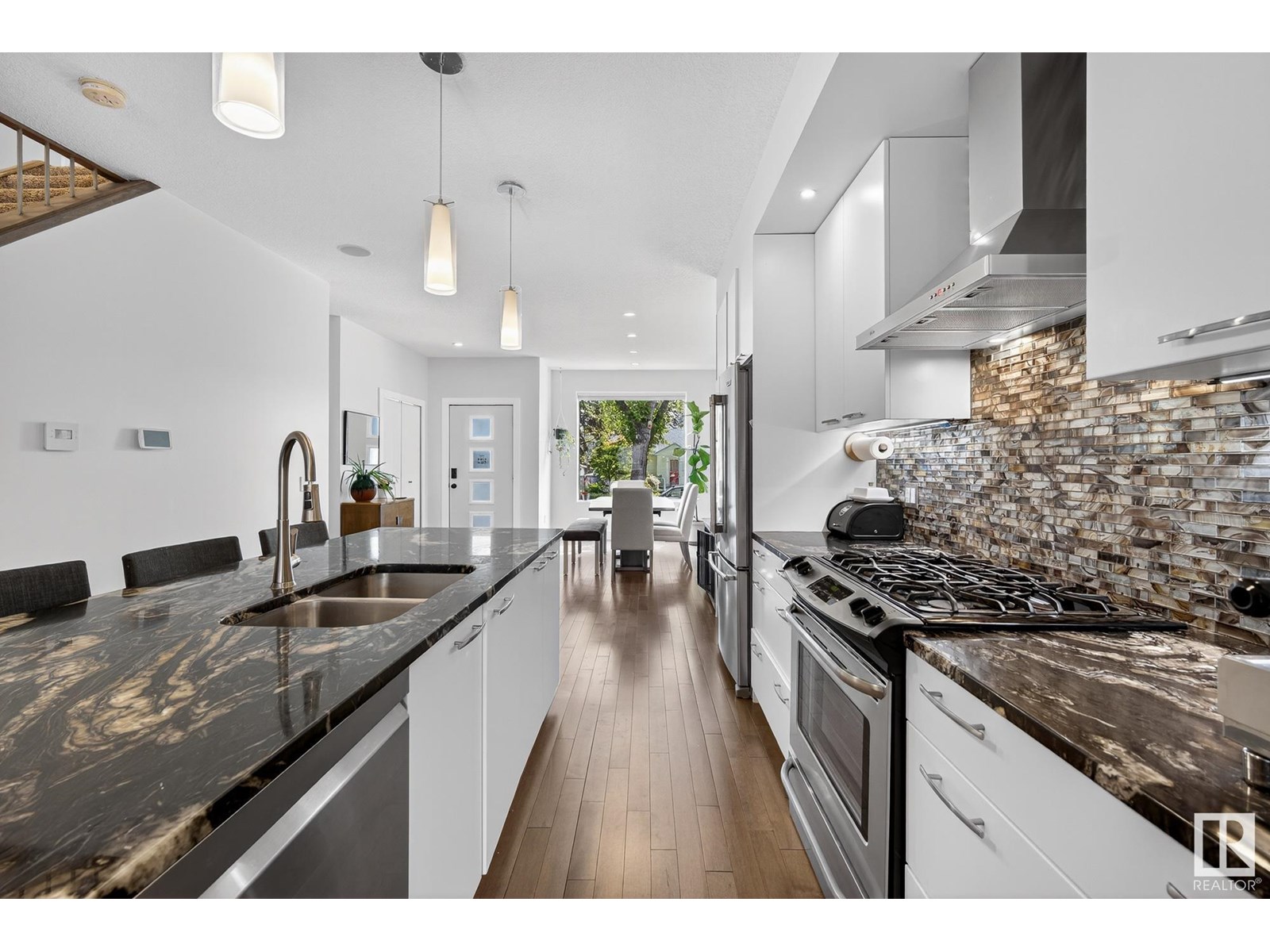 10462 144 ST NW