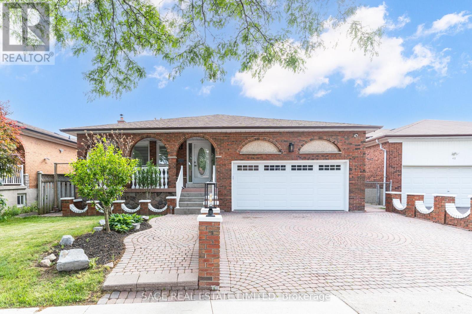Photo 1 of 50 — 40 BEAMSVILLE DRIVE, Toronto (L'Amoreaux), ON M1T3S2