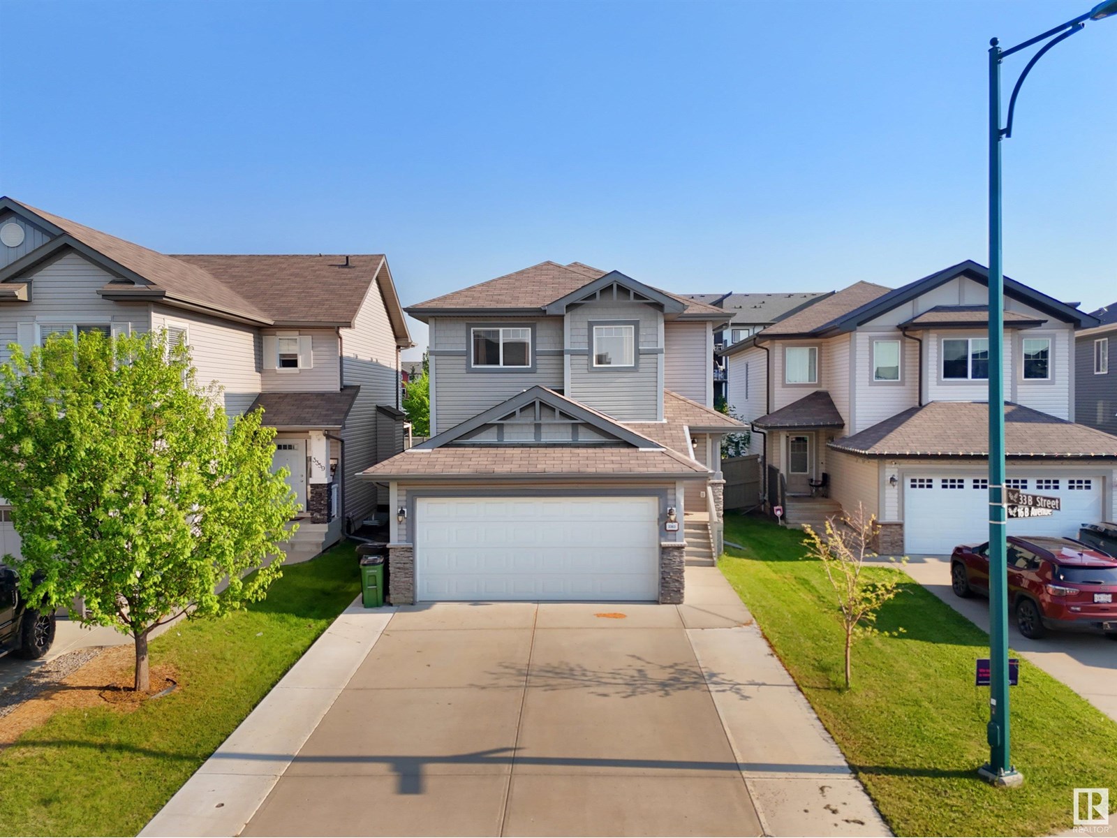 3363 16B AV NW