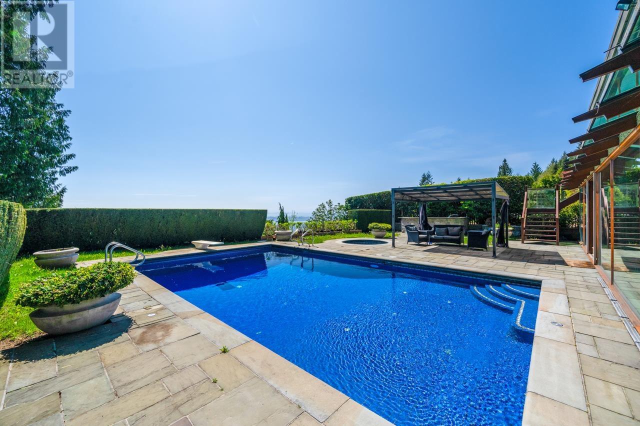 1626 PINECREST DRIVE