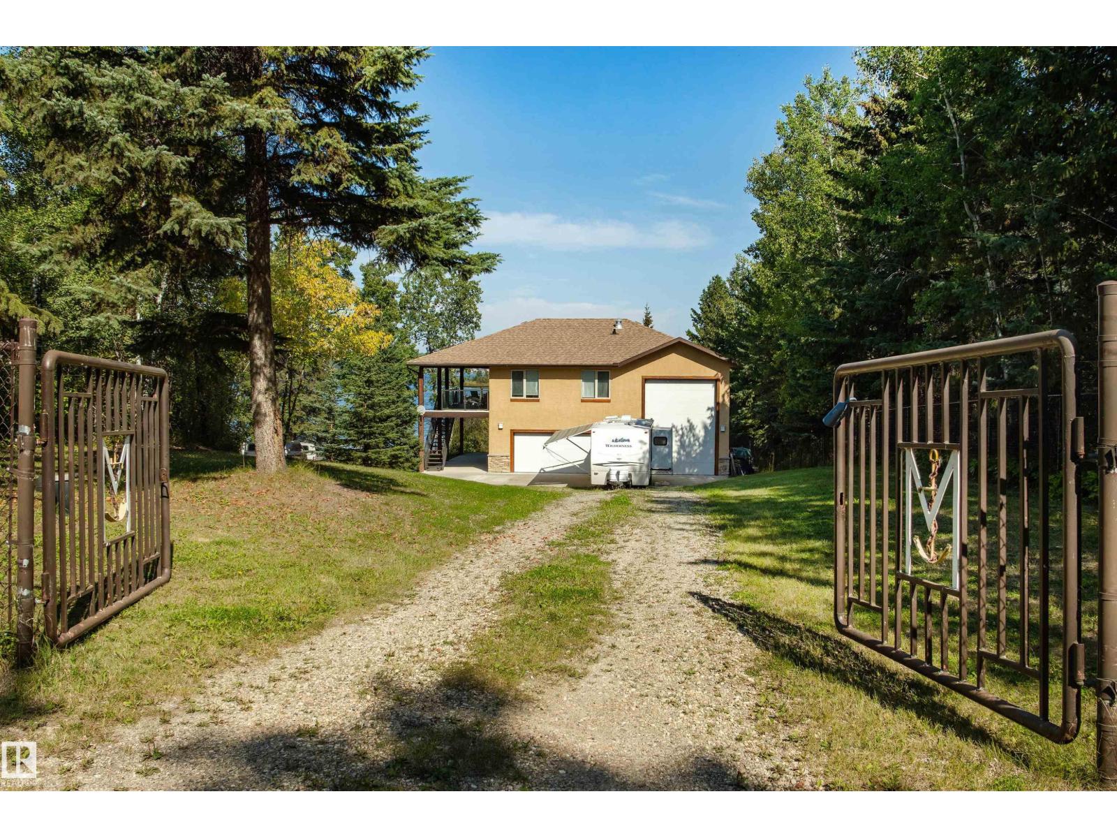 4 Sunshine Bay RD