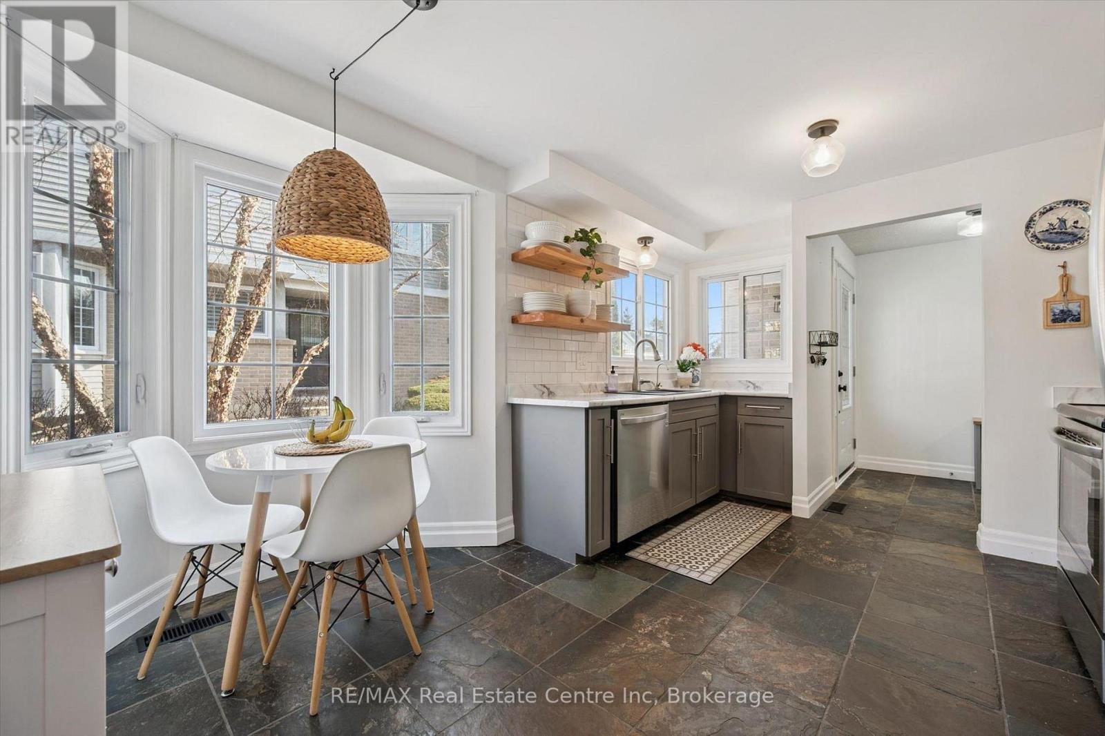 3 - 106 WOODLAWN ROAD E