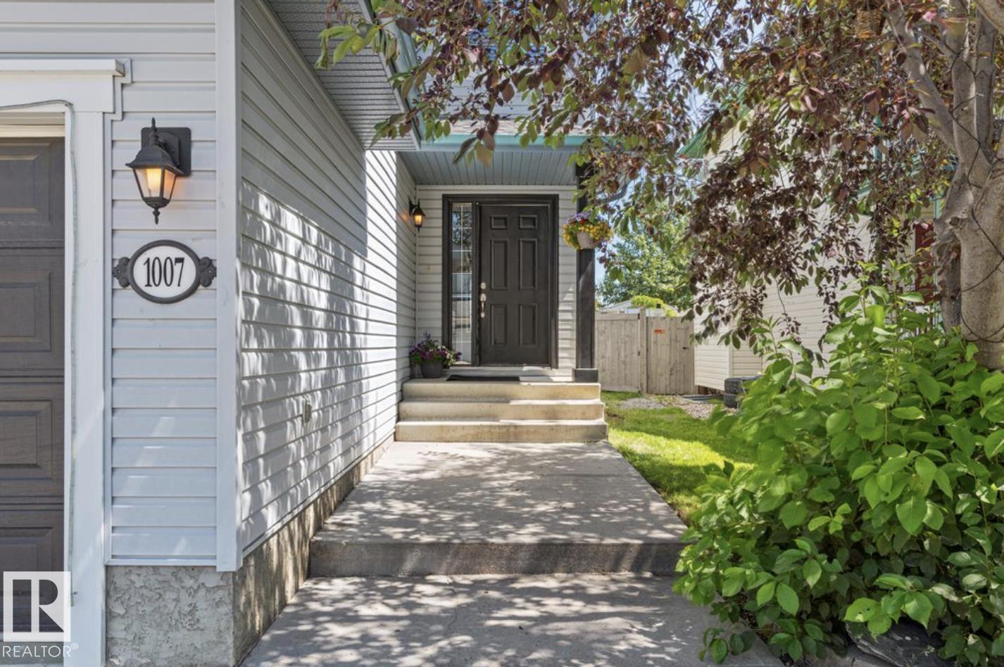 1007 MACEWAN CL SW
