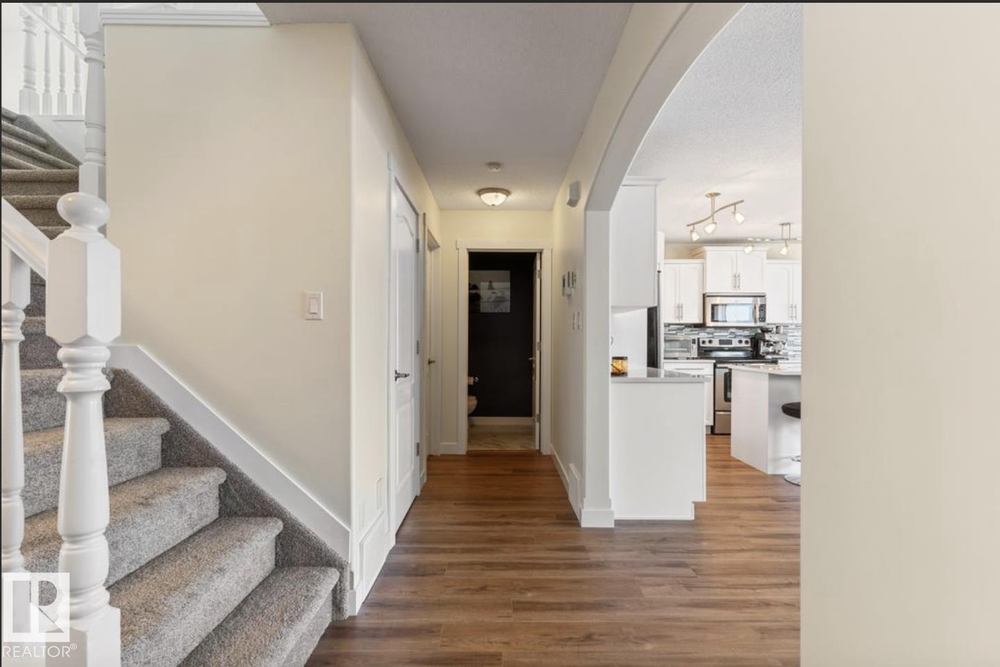 1007 MACEWAN CL SW