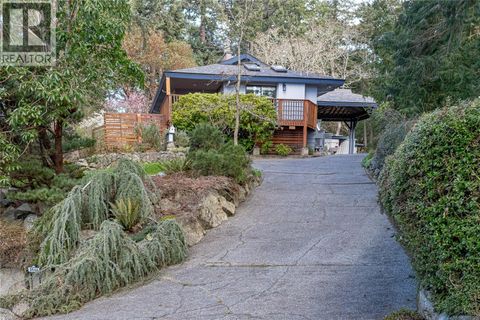 2660 MacDonald Dr E Saanich BC V8N1X9