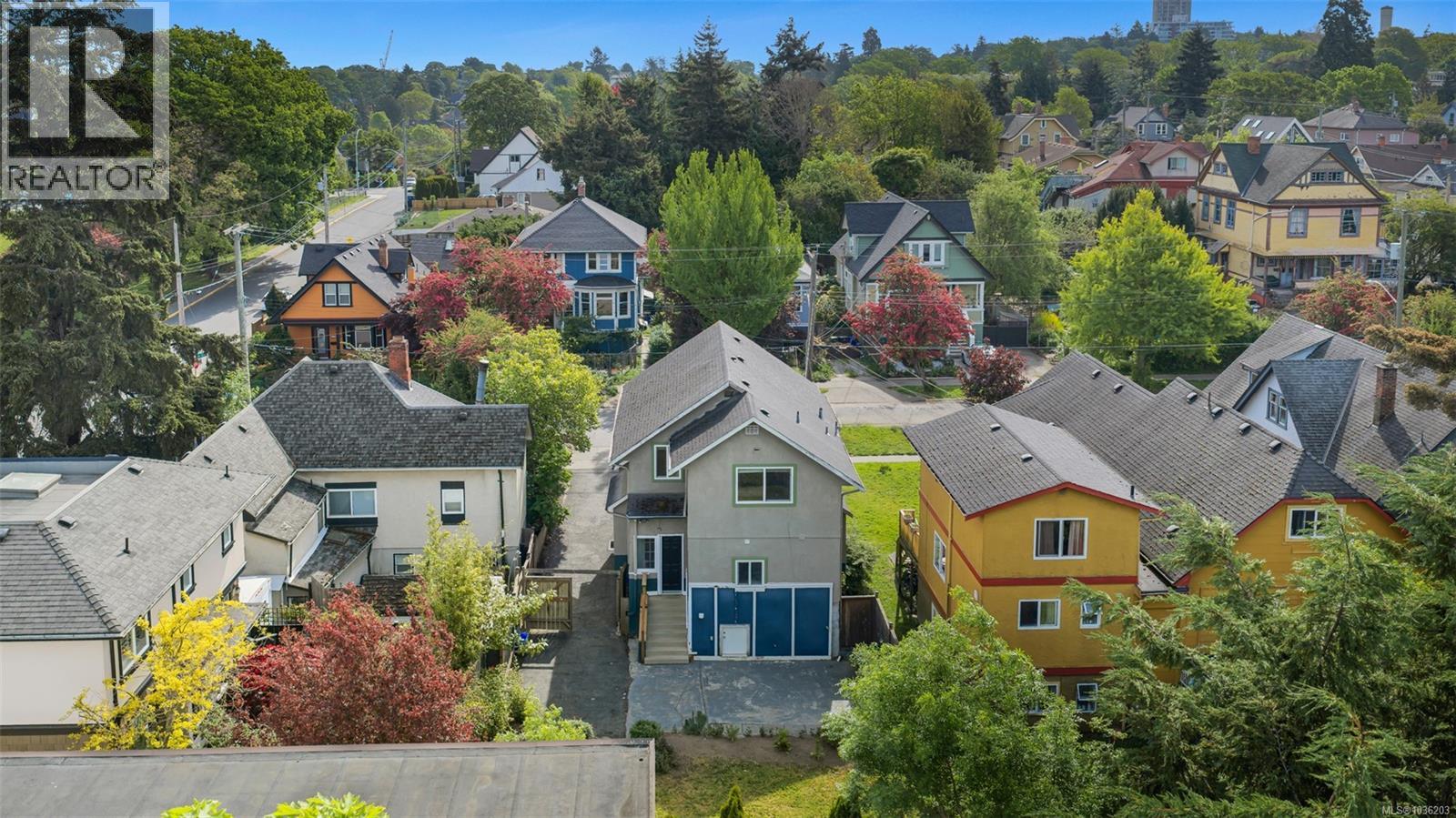 1622 Camosun St