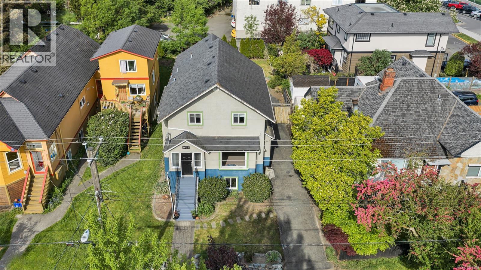1622 Camosun St