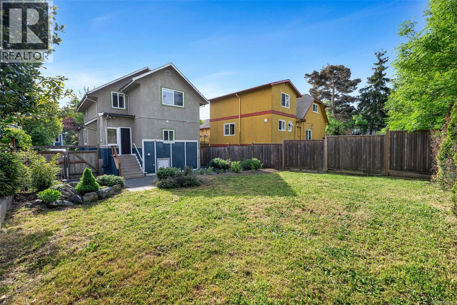 1622 Camosun St