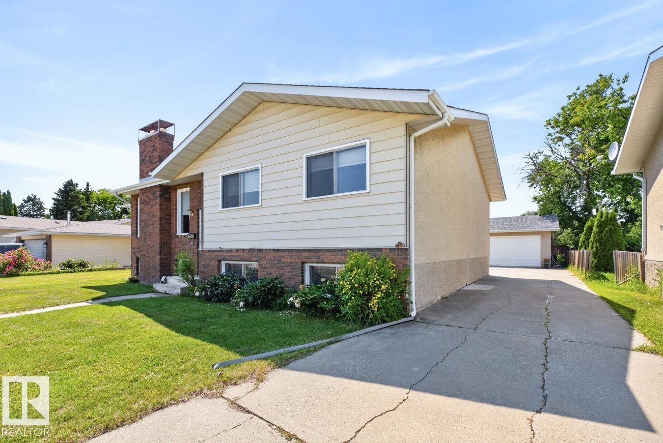 2408 80 ST NW