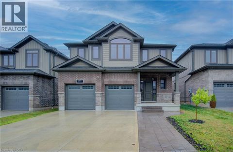 153 MOUNTAIN HOLLY Court Waterloo ON N2V0E1