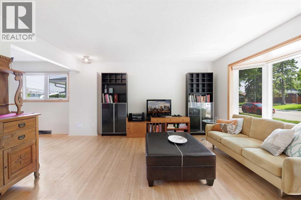 22 Armstrong Crescent SE