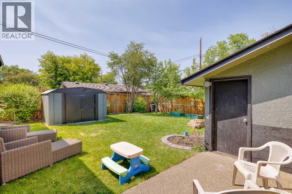22 Armstrong Crescent SE