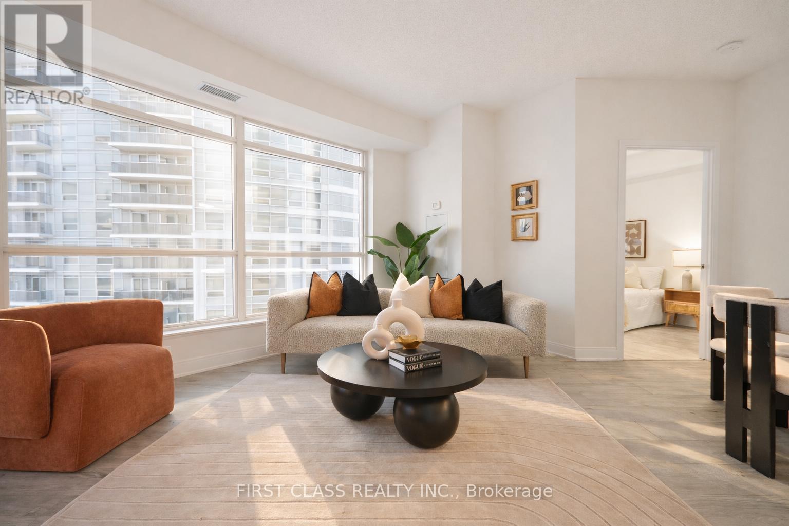 610 - 125 VILLAGE GREEN SQUARE