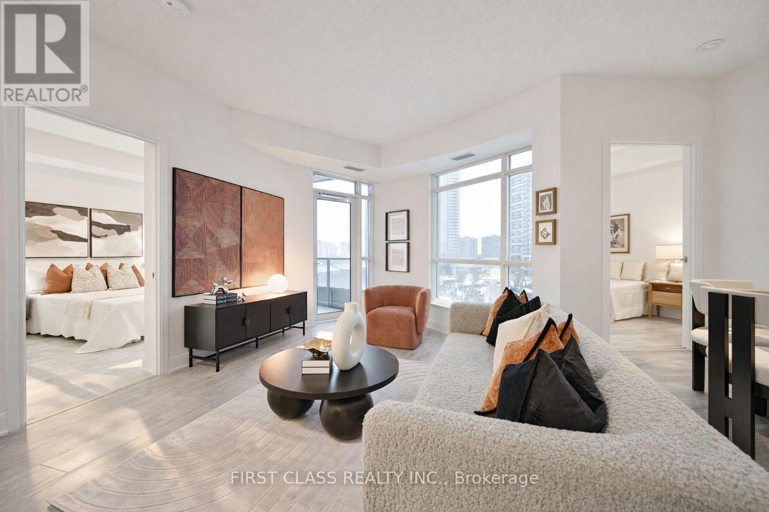 610 - 125 VILLAGE GREEN SQUARE