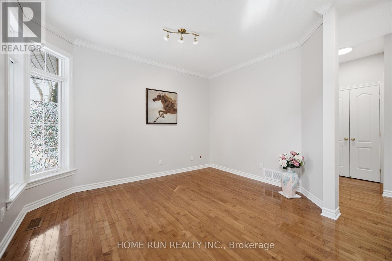 141 STEEPLE CHASE DRIVE N