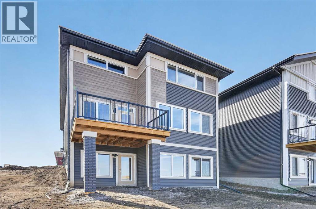 211 Corner Glen Crescent NE