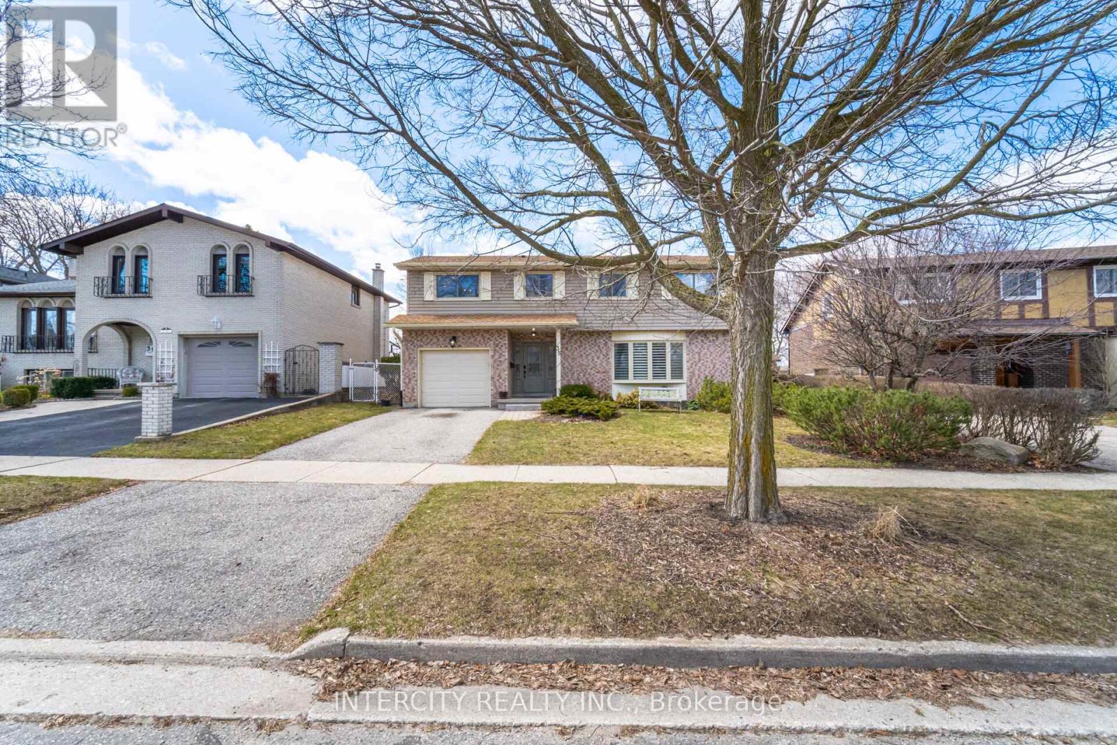 35 LOWER CANADA CRESCENT