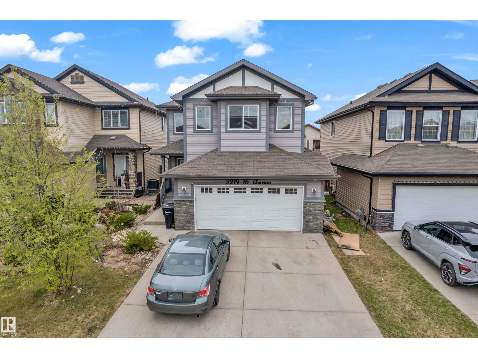 3219 16 AV NW