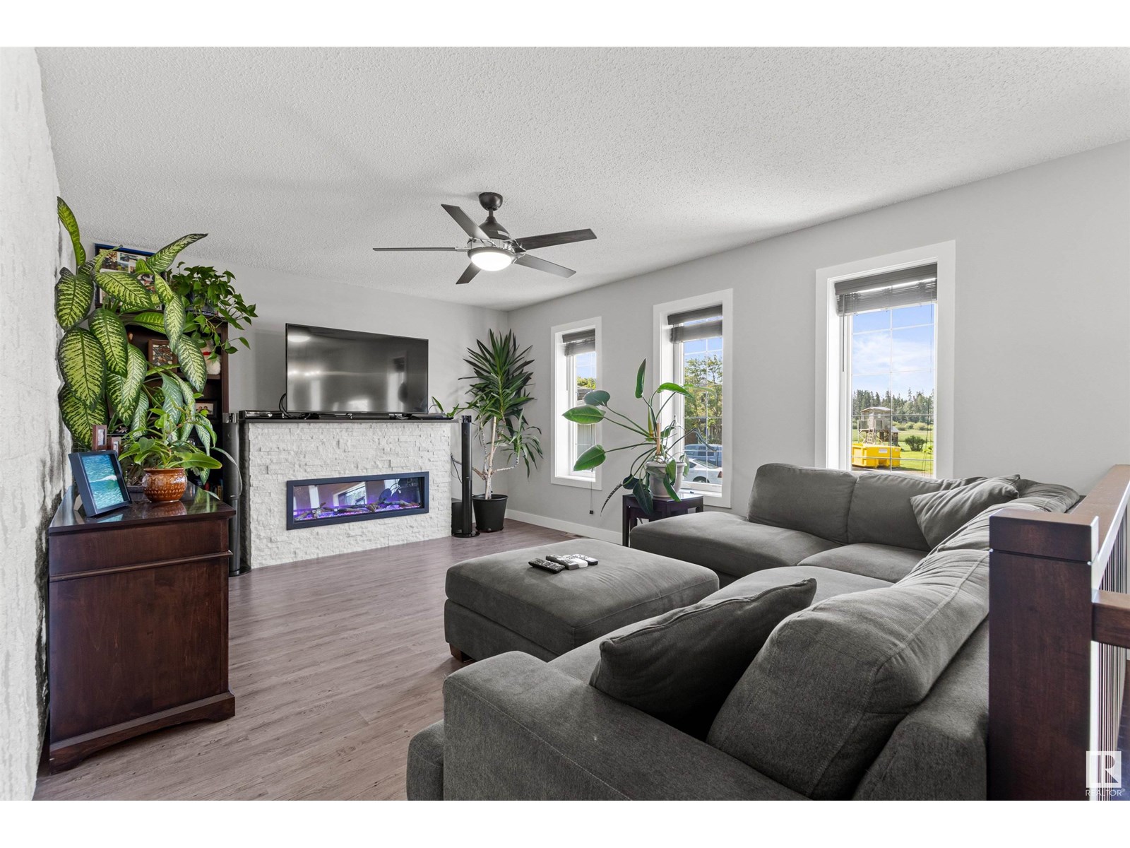 63 GLENWOOD CR