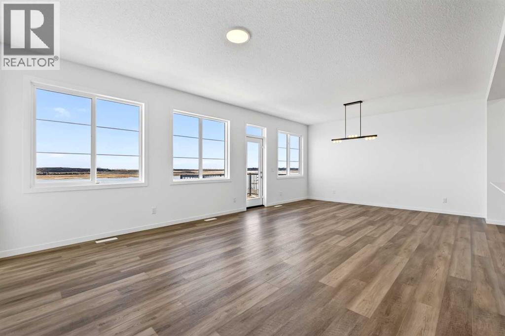 195 Corner Glen Crescent NE