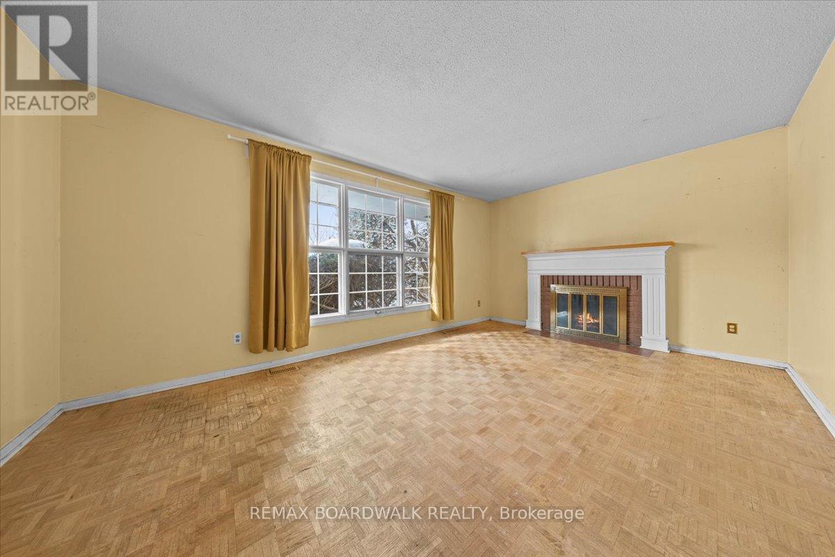 825 DE SALABERRY STREET