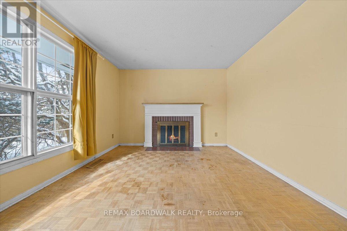 825 DE SALABERRY STREET