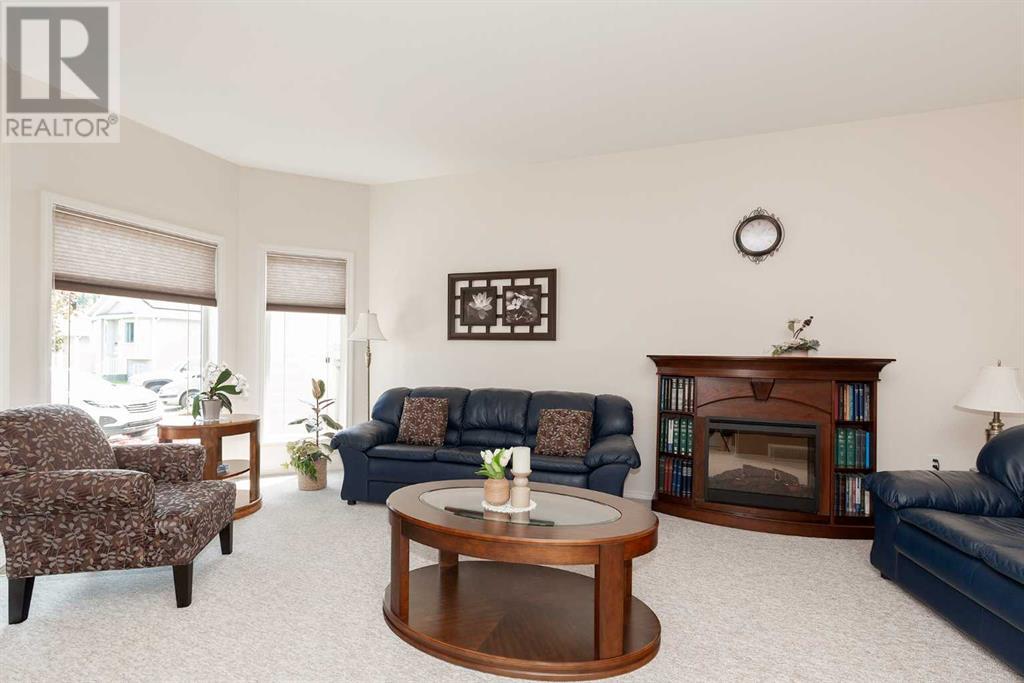 90 Peigan Court W
