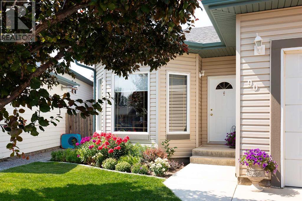 90 Peigan Court W