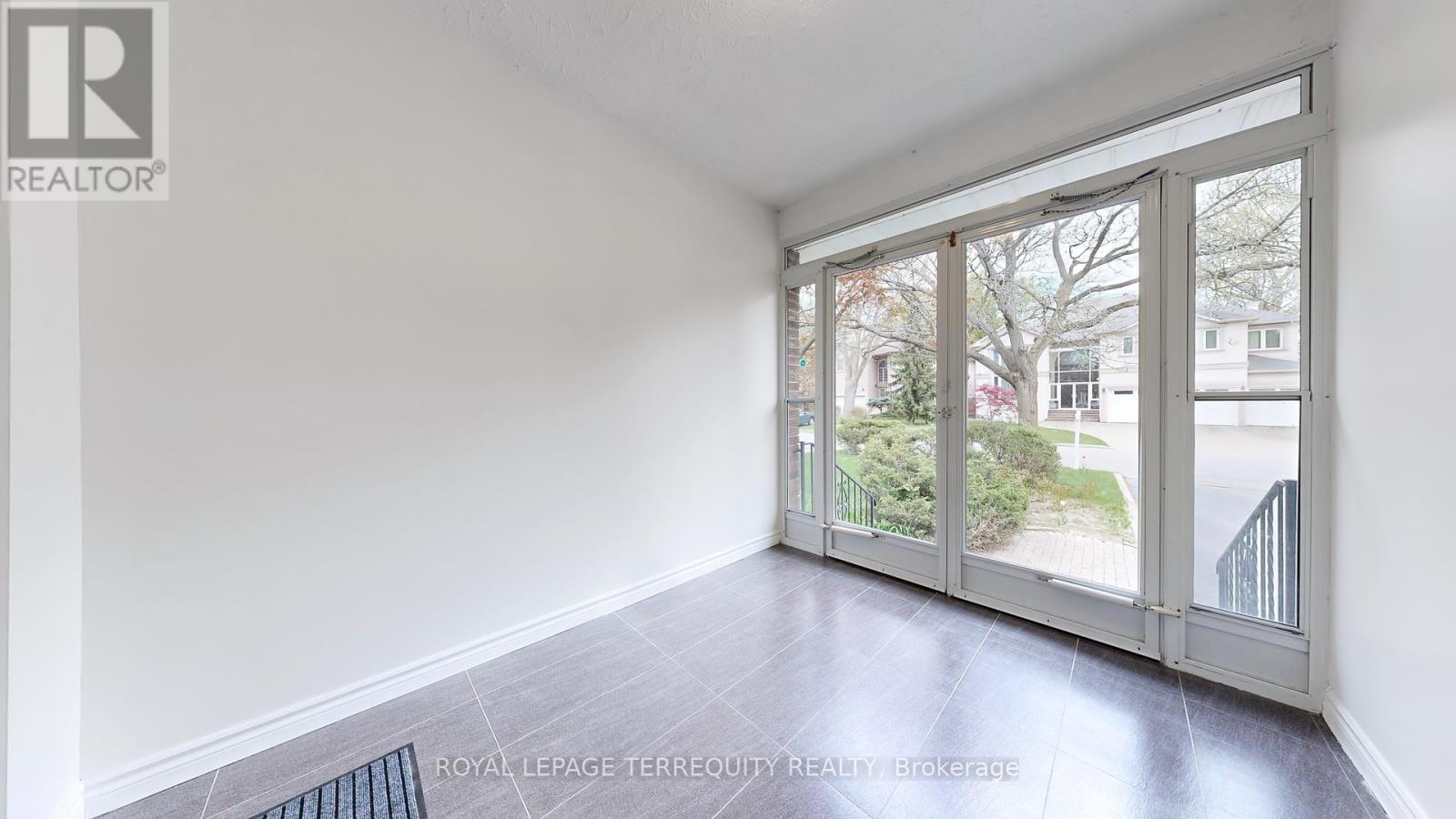 219 DUNVIEW AVENUE