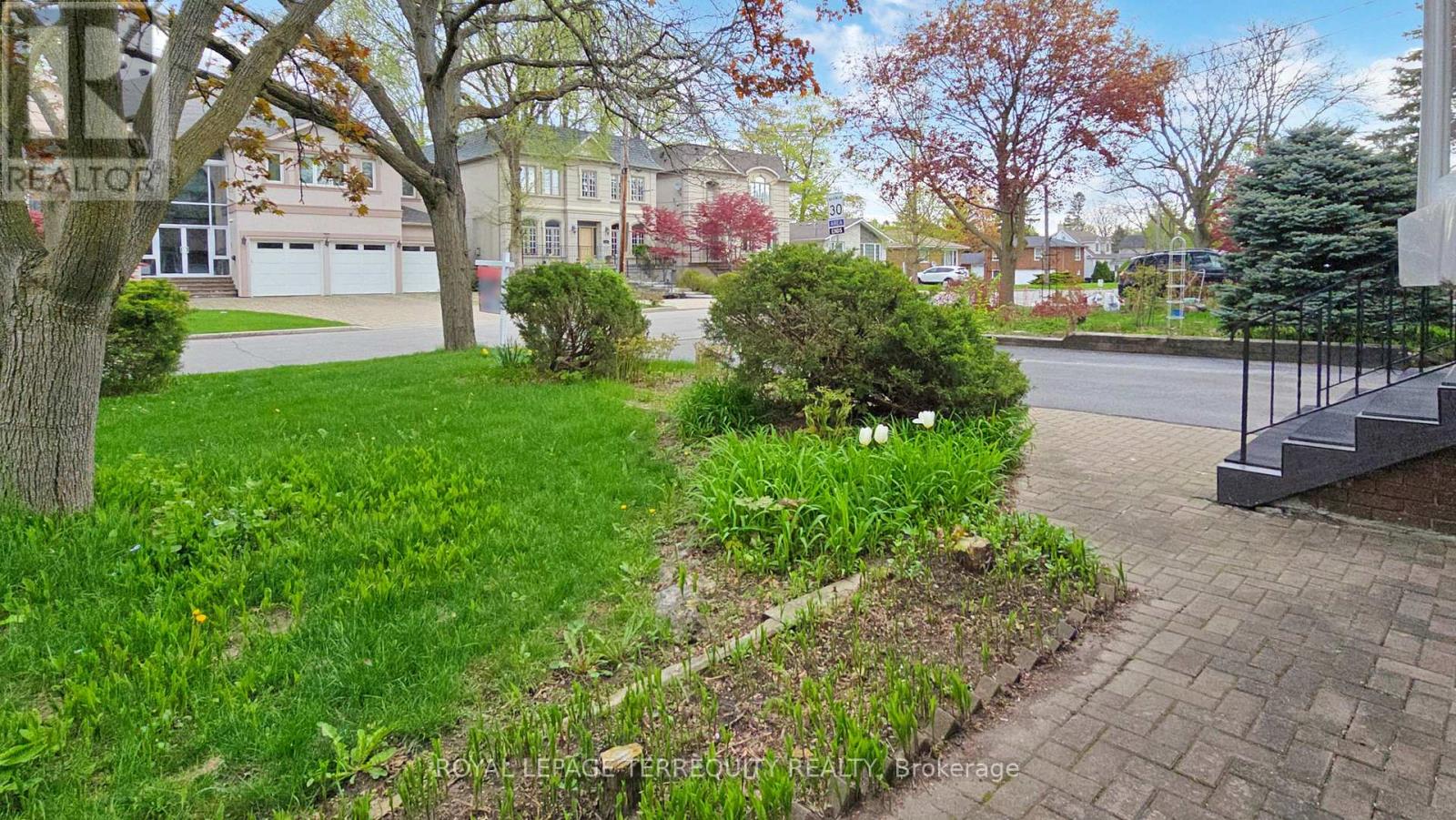 219 DUNVIEW AVENUE