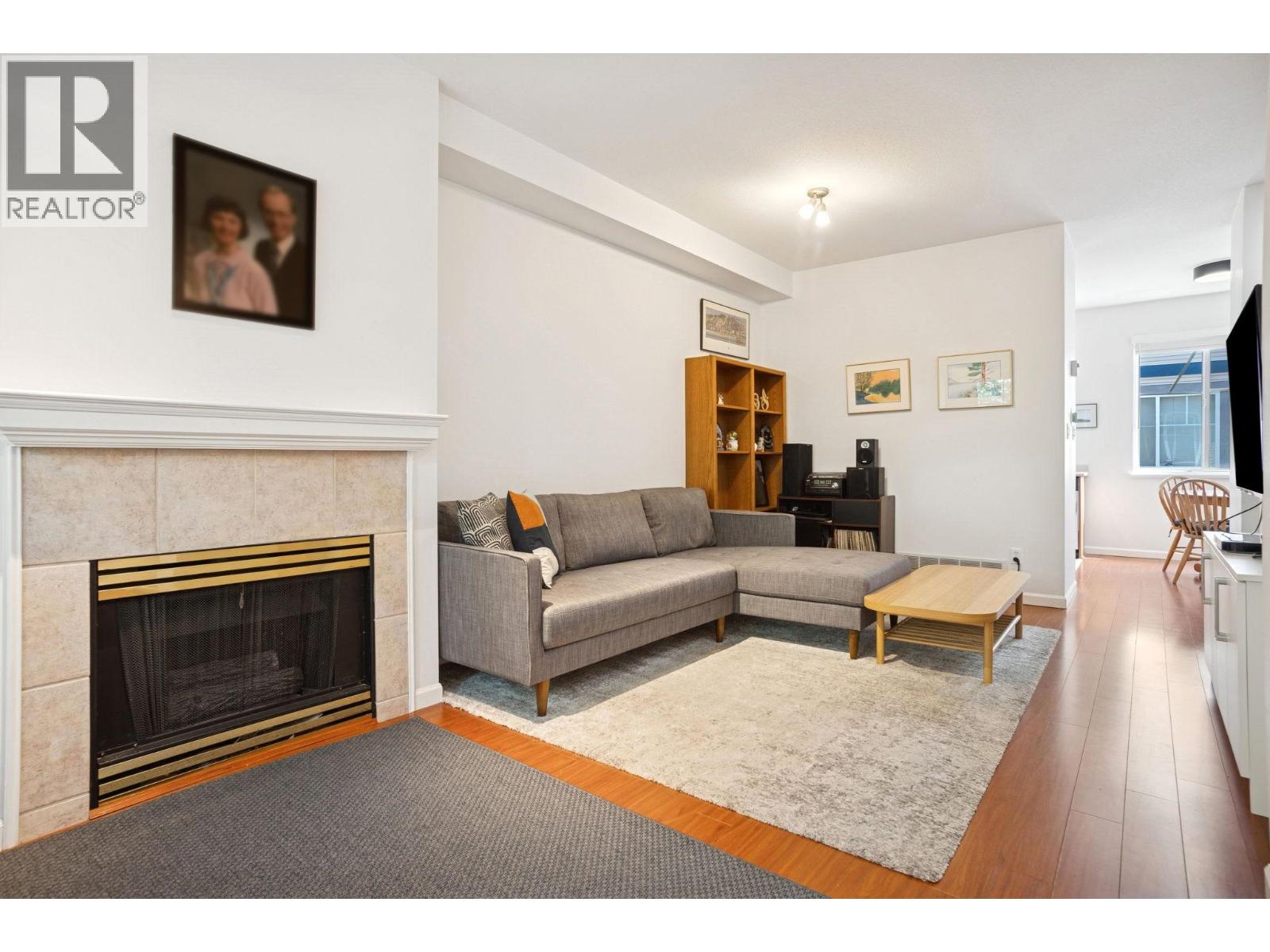 2 6833 LIVINGSTONE PLACE