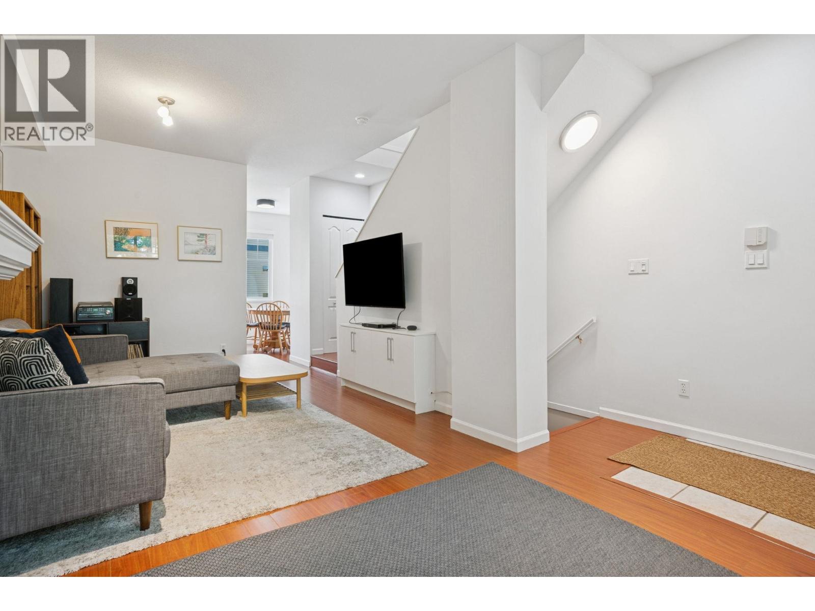 2 6833 LIVINGSTONE PLACE