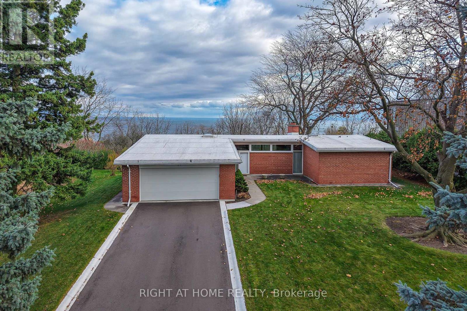 59 HILL CRESCENT