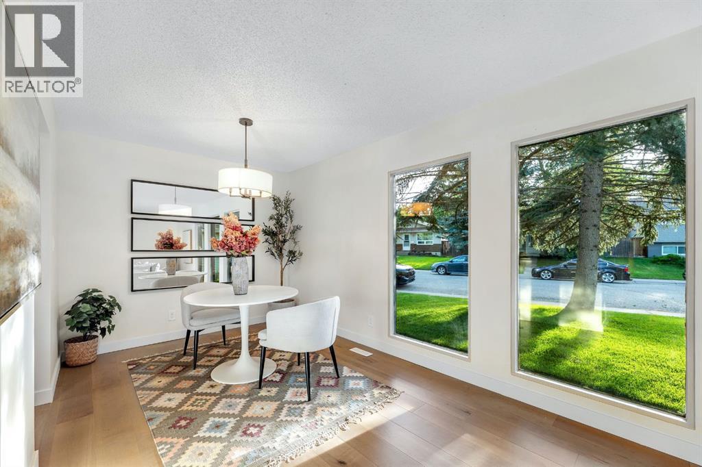 212 Midlawn Close SE