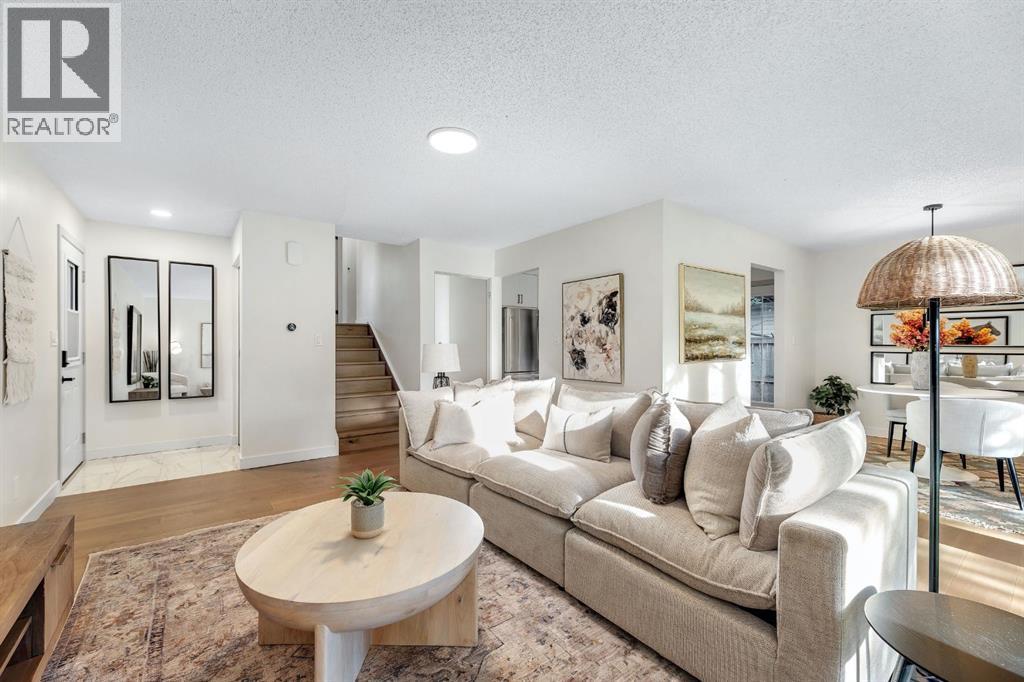 212 Midlawn Close SE