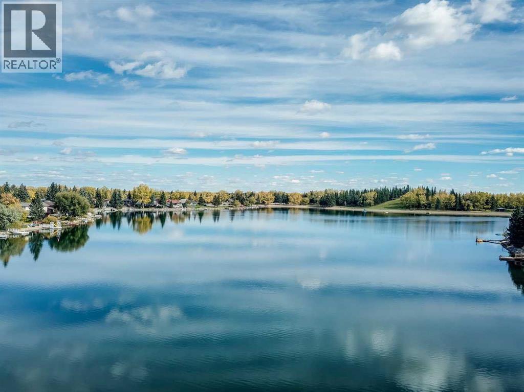 212 Midlawn Close SE