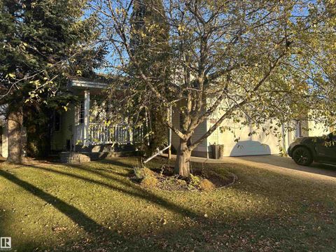 158 MEADOWVIEW DR Sherwood Park AB T8H1P8