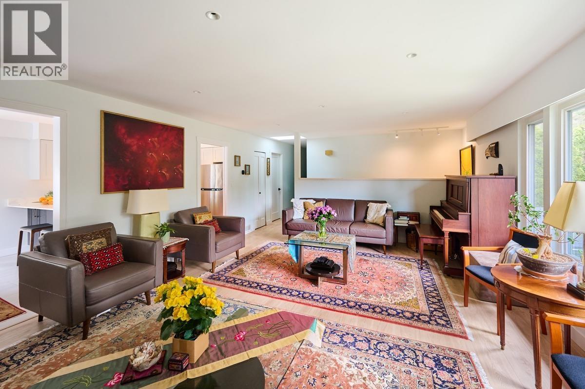 809 SEYMOUR BOULEVARD