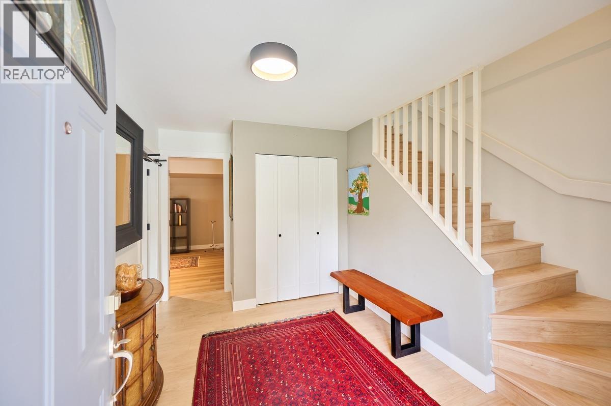 809 SEYMOUR BOULEVARD