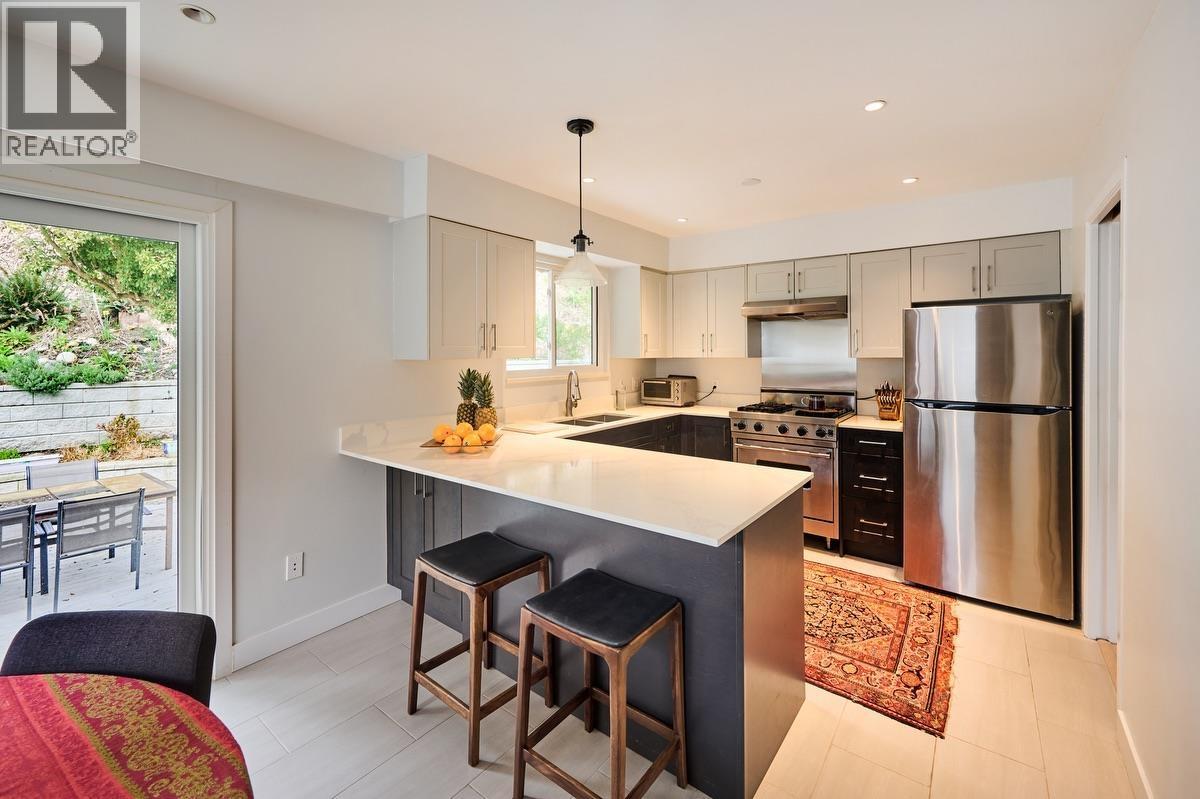 809 SEYMOUR BOULEVARD