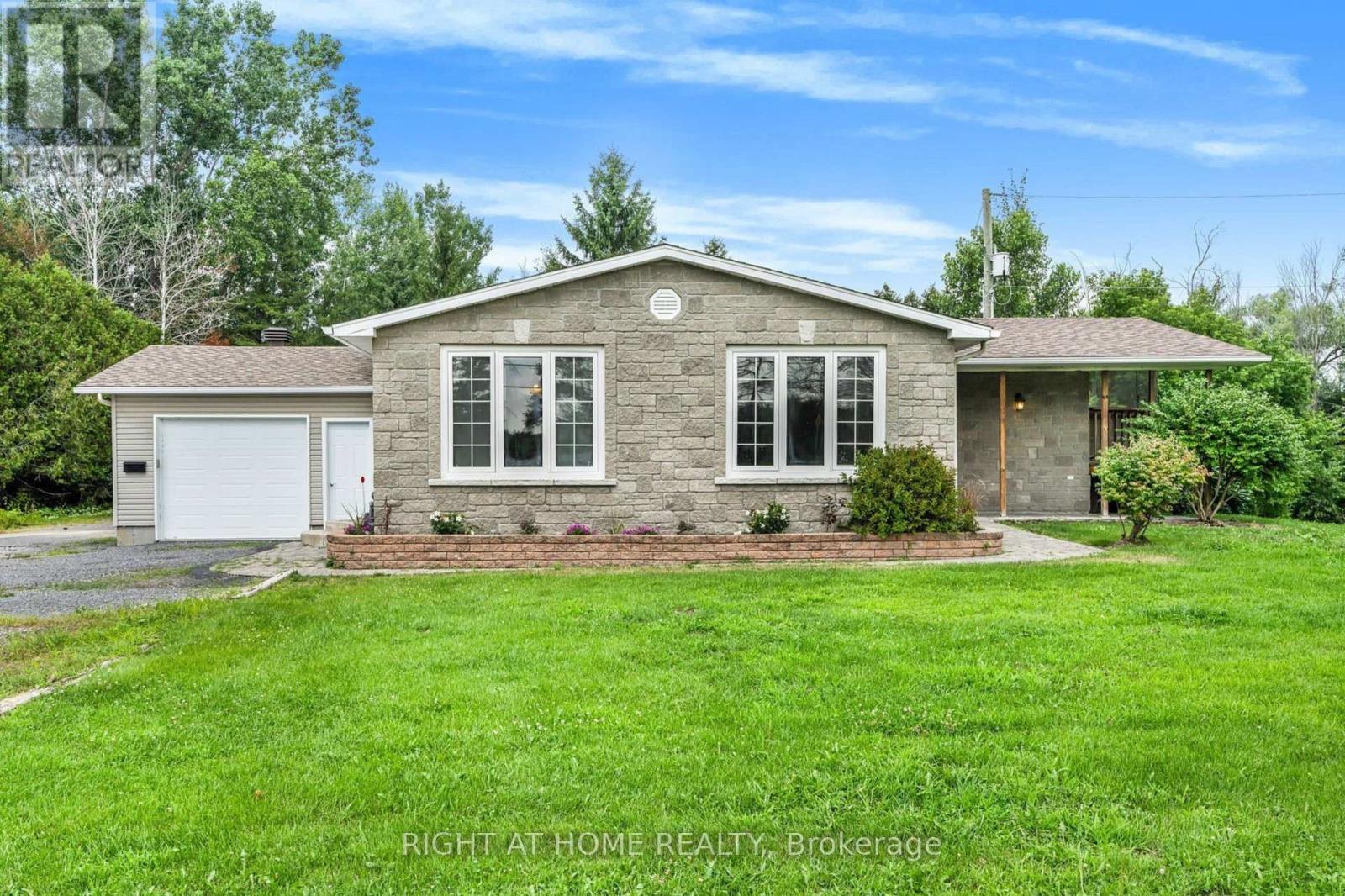 Photo 1 of 34 — 353 RUSSELL ROAD, Clarence-Rockland, ON K0A2A0