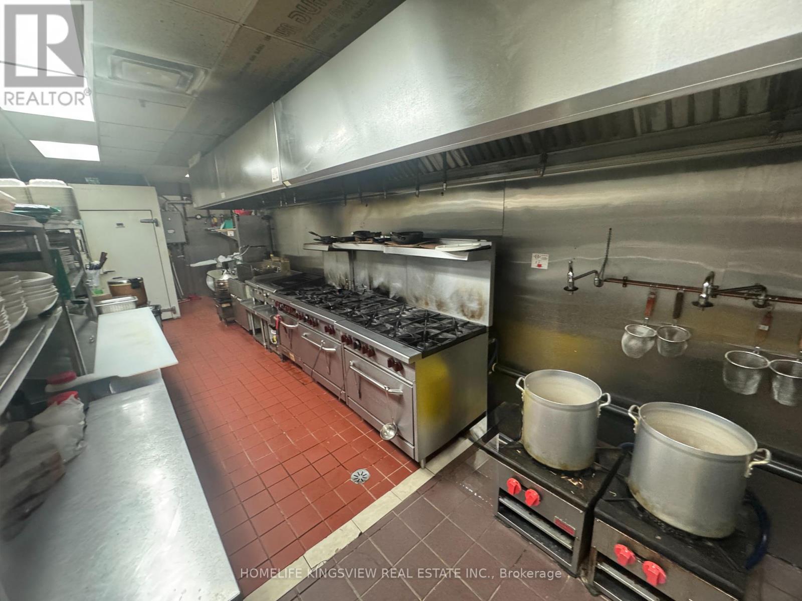 A2 - 888 DUNDAS STREET E